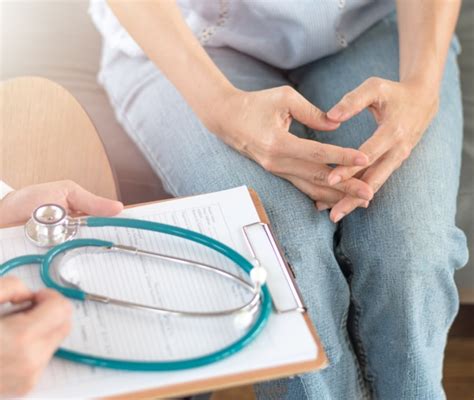 Schema che mostra l'isterosuzione durante un aborto chirurgico.