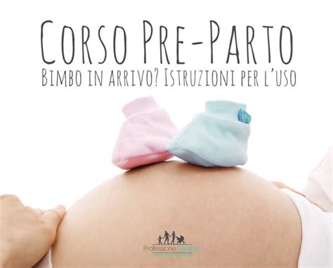 Donna incinta che partecipa a un corso pre-parto con il suo partner