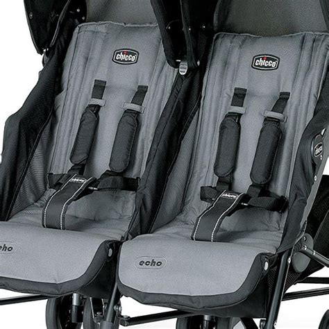 Sedute indipendenti e cinture di sicurezza Chicco Echo Twin
