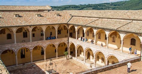 Dettaglio architettonico del chiostro di San Francesco