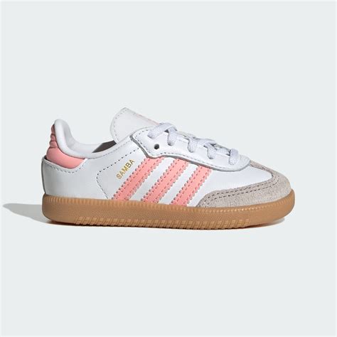 Vari tipi di sneakers adidas per bambini