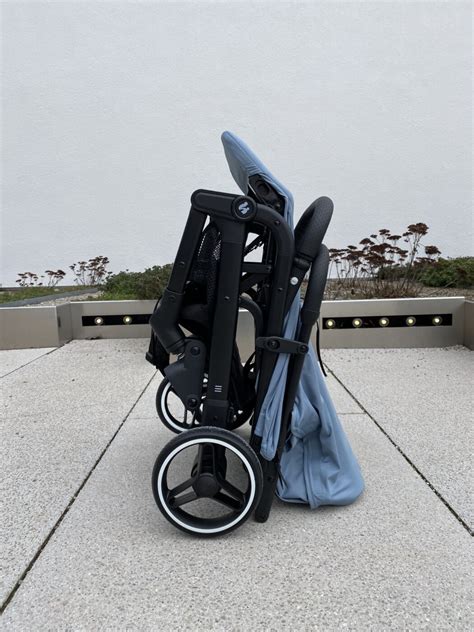 Hauck Travel N Care piegato, con dimensioni per bagaglio a mano