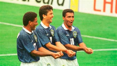 Romario e Bebeto che festeggiano un gol insieme