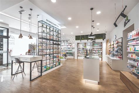 Struttura interna di una farmacia moderna