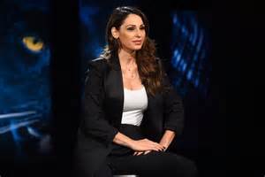 Anna Tatangelo sul palco di Sanremo durante una delle sue iconiche esibizioni
