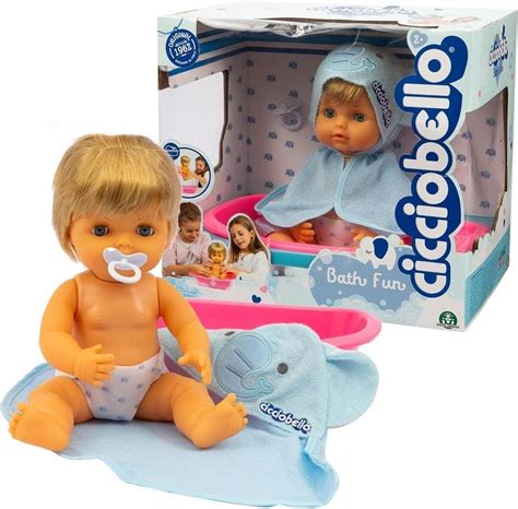 Dettaglio ravvicinato del viso sorridente di Cicciobello Bagnetto