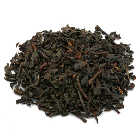 Dettaglio di foglie di tè nero Assam essiccate e pronte per l'infusione