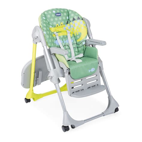 Bambino seduto su un seggiolone Chicco Polly Easy