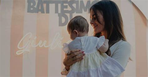 Abbigliamento sobrio per la madre al battesimo