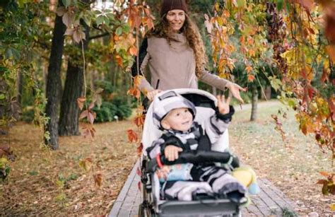 Bambino nel passeggino Pop-Up fronte mondo