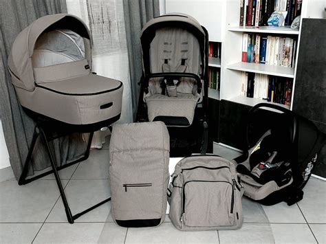 Accessori inclusi: borsa coordinata, coprigambe e parapioggia per il Trio Inglesina Zippy Pro