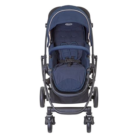 panoramica del passeggino Graco Evo in ambiente urbano