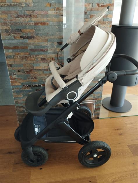 Vista laterale del telaio Stokke Trailz con dettagli delle ruote