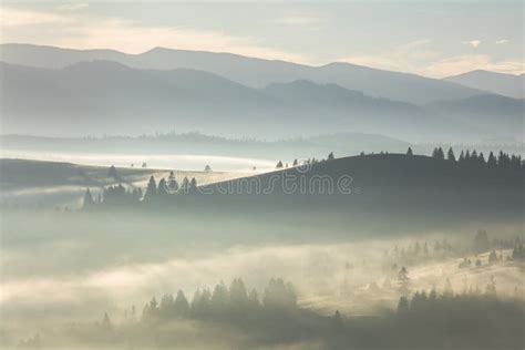 Paesaggio nebbioso e industriale della Black Country inglese