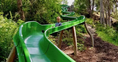 Veduta panoramica del Mondo Bimbi immerso nel bosco di Valdaora