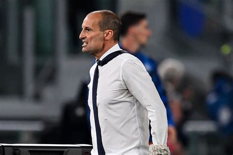 Massimiliano Allegri durante una partita di calcio