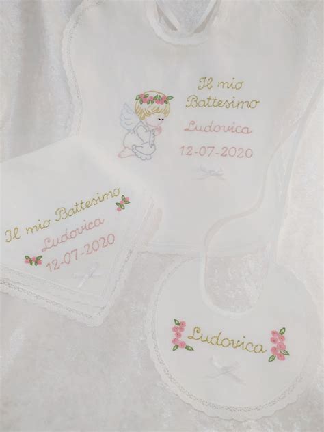 Set coordinato composto da bavaglino e bustina portaposate personalizzata