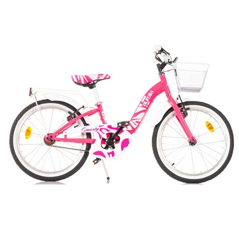 Bambina in città su bici 20 pollici con cestino