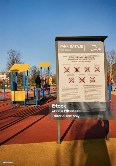 Esempio di cartello informativo per le regole del parco gioco