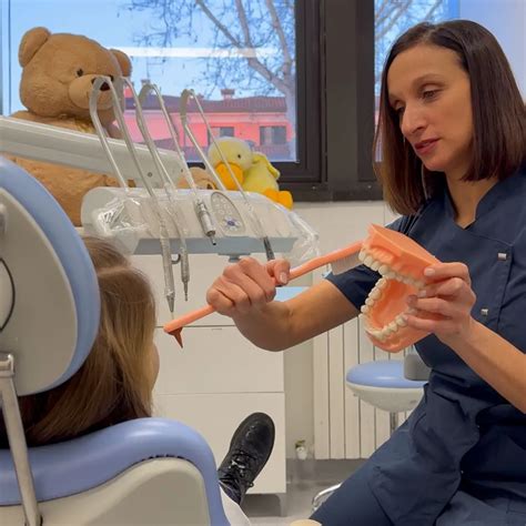 Dentista pediatrico e bambino