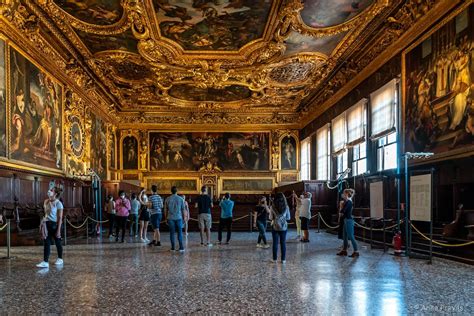 Veduta del Palazzo Ducale di Venezia e della laguna, ambientazione del dramma dei Foscari