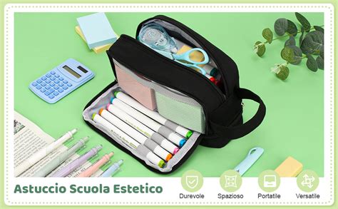 Zaino aperto con scomparti ben organizzati per libri, quaderni e astuccio