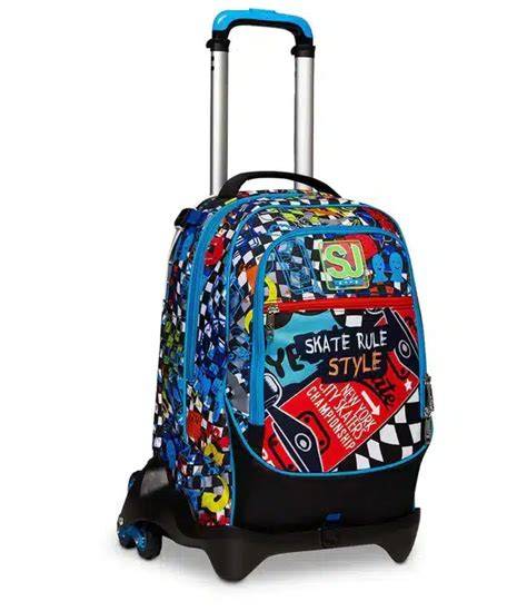Un bambino che tira un trolley zaino colorato