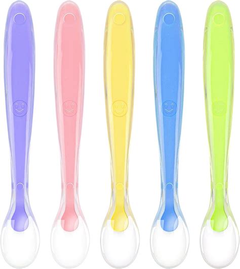 infografica comparativa: cucchiaino in silicone vs. cucchiaio con dosatore vs. forchetta per bambini