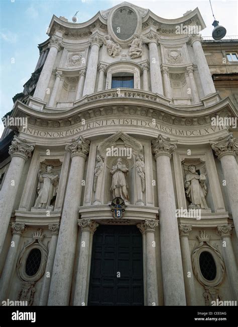 Facciata barocca e loggiato del Santuario della Divina Maternità