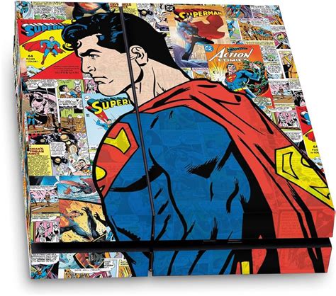 collage di accessori a tema Superman, inclusi zaini, cappellini e gioielli