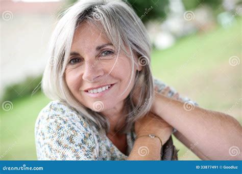 Donna matura sorridente