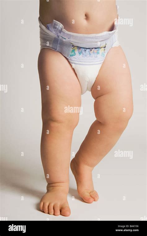 Bambino che indossa un pannolino