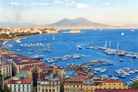 veduta panoramica del Golfo di Napoli dal promontorio di Sorrento