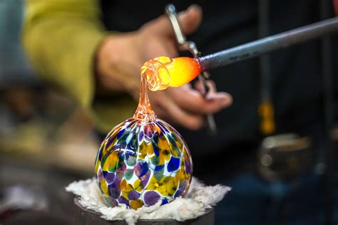 Immagine di oggetti in vetro artistico