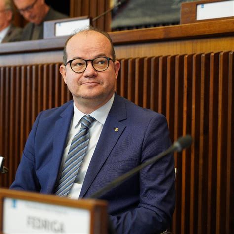 L'arena della Culla del Chaos, caratterizzata dal pavimento che crolla e dalla struttura demoniaca centrale.