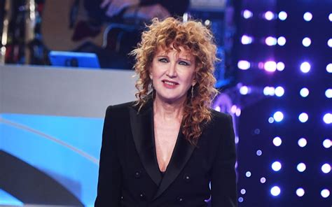 Fiorella Mannoia durante un'esibizione live