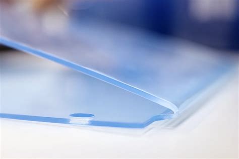 Plexiglass termoformato in lavorazione