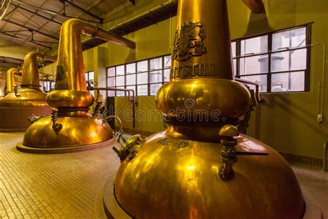 vecchi alambicchi in rame della distilleria Berta