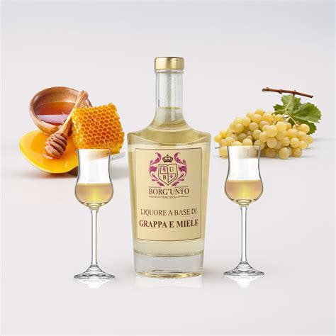 interno di un'enoteca specializzata con bottiglie di grappa in bella mostra