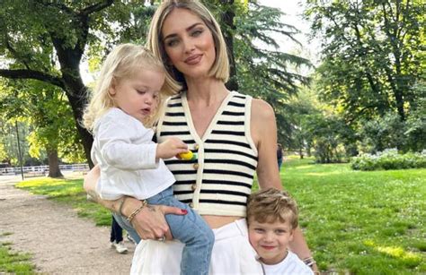 Chiara Ferragni insieme ai suoi figli