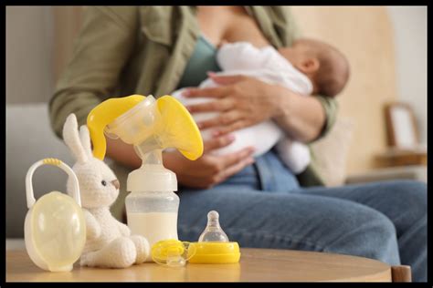Neonato che assapora il latte materno