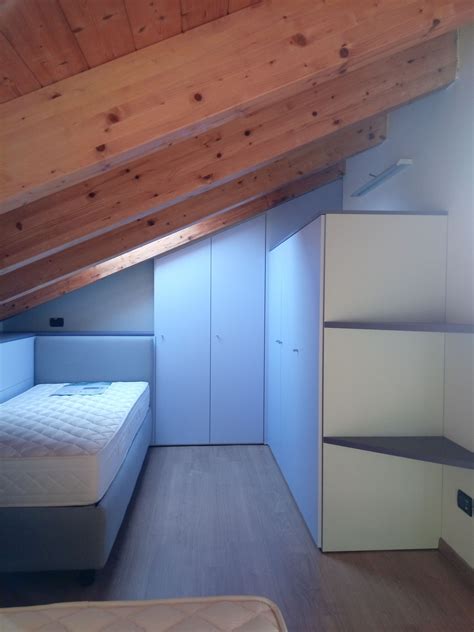 decorazioni colorate per cameretta mansarda