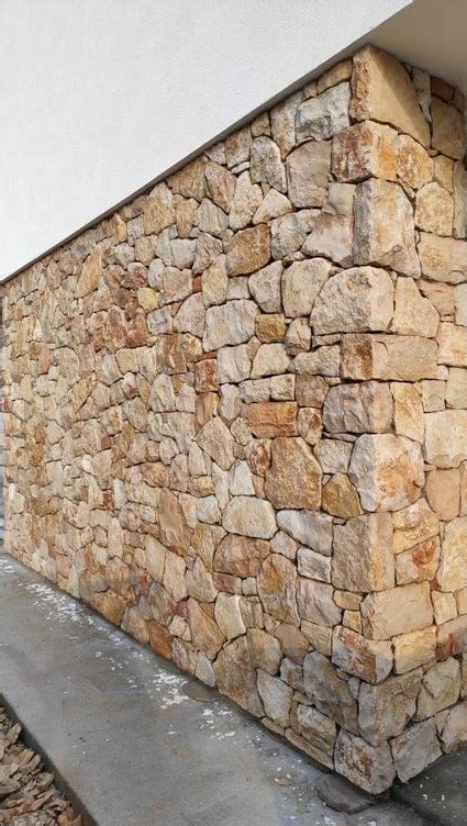 antiche recinzioni in pietra in Sardegna