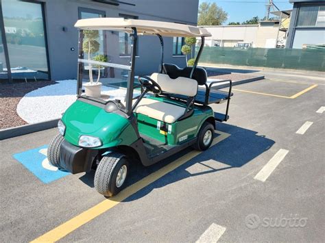 Carrello golf 4 posti in azione