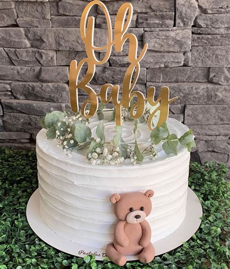 Buffet con torta a tema baby shower