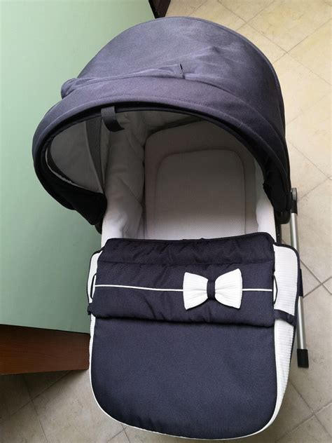 Carrozzina con materassino e copertina