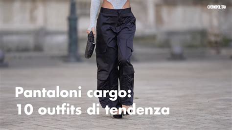 Modella che indossa jeans cargo
