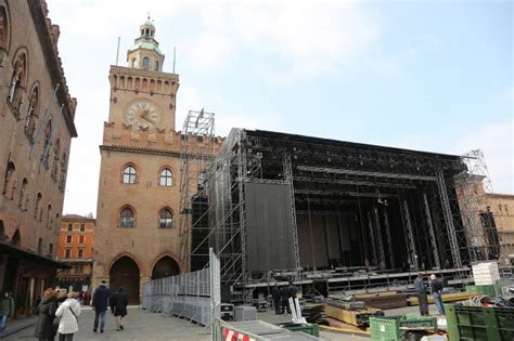 Concerto tributo Lucio Dalla in Piazza Maggiore