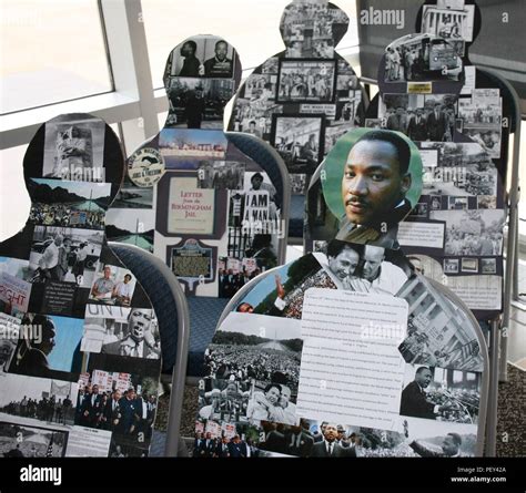 collage fotografico che ritrae l'evoluzione dei formati di fruizione delle storie, dalla carta al digitale