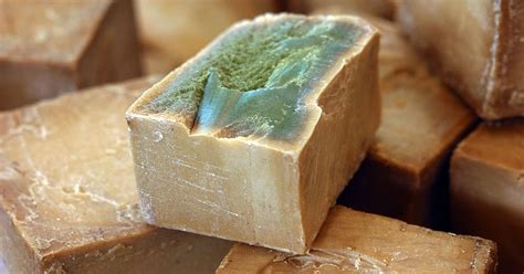 Produzione artigianale del sapone di Aleppo in Siria